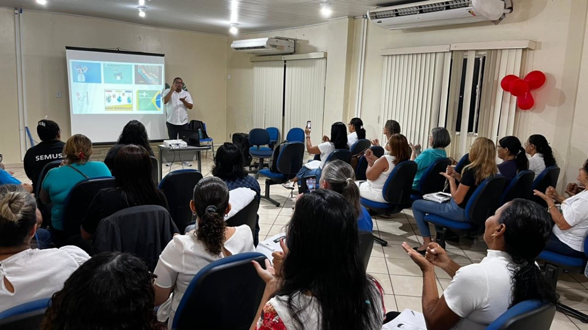 Capacitação voltada a profissionais do atendimento ao público da saúde