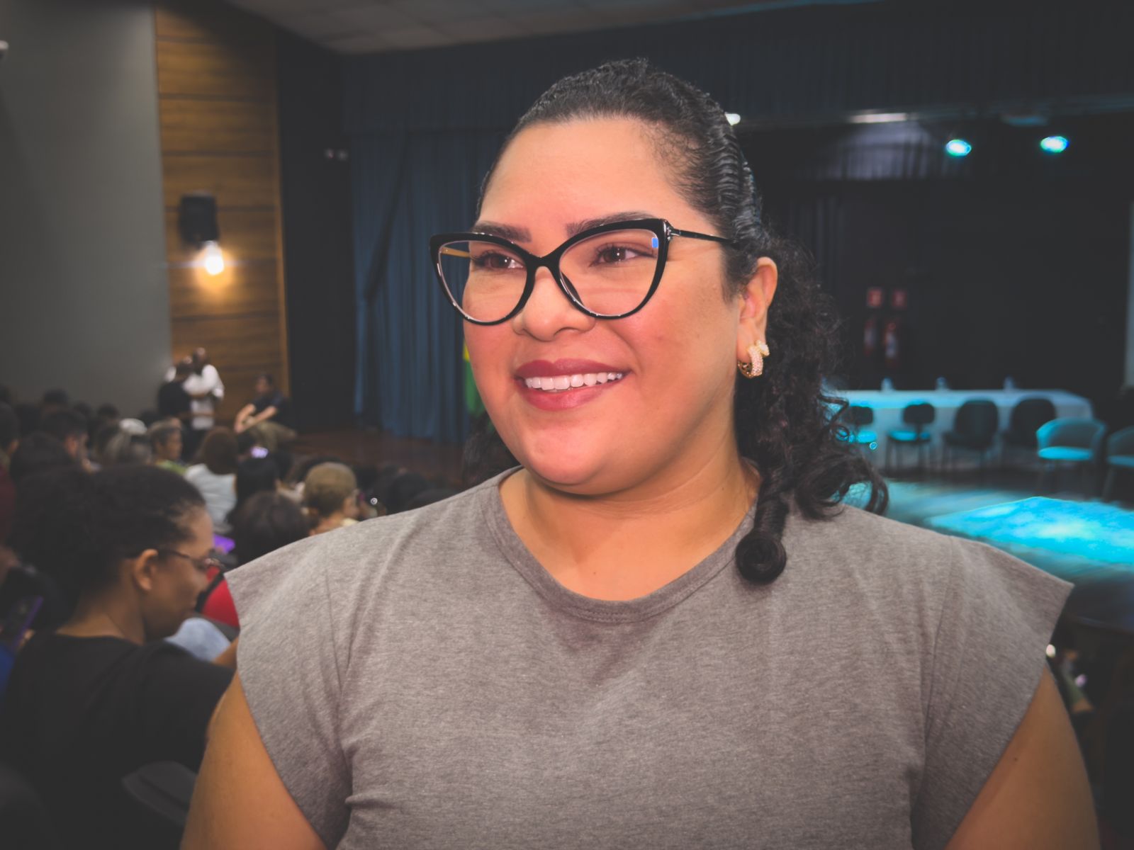 Andressa Valéria, lembra do início da carreira com orgulho e emoção