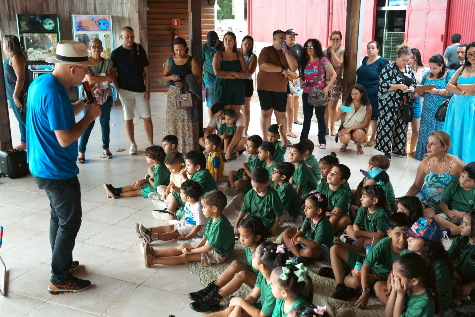 Nesta edição, crianças do Pré II da Escola Municipal Meu Pequeno Jones, acompanhadas de seus familiares