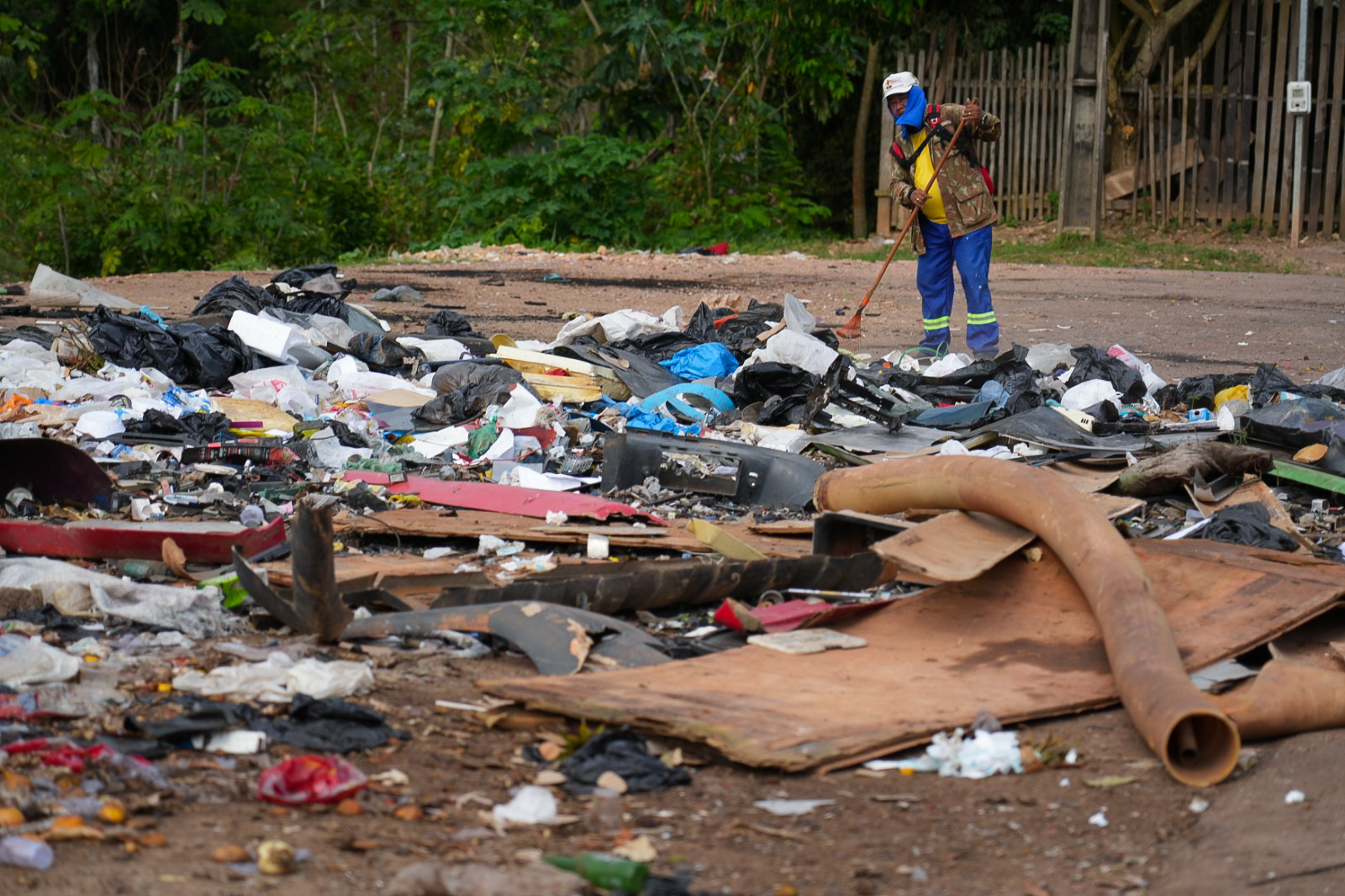 Local onde o descarte aconteceu já havia recebido mais de 40 ações de limpeza apenas neste ano